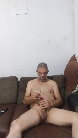 Carmona's father: Taç boşalmak için ona doğru beceriyor