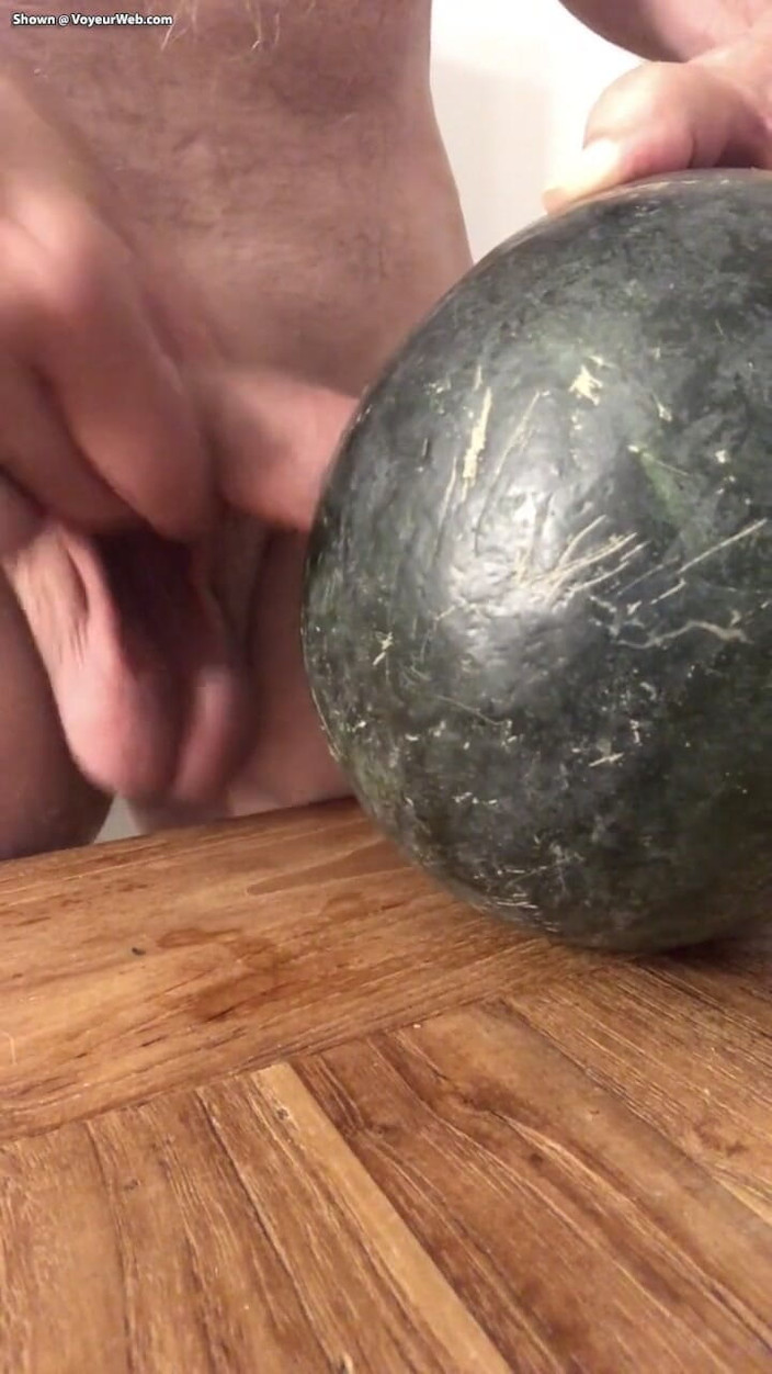 Mitchie: Я трахаю дыню