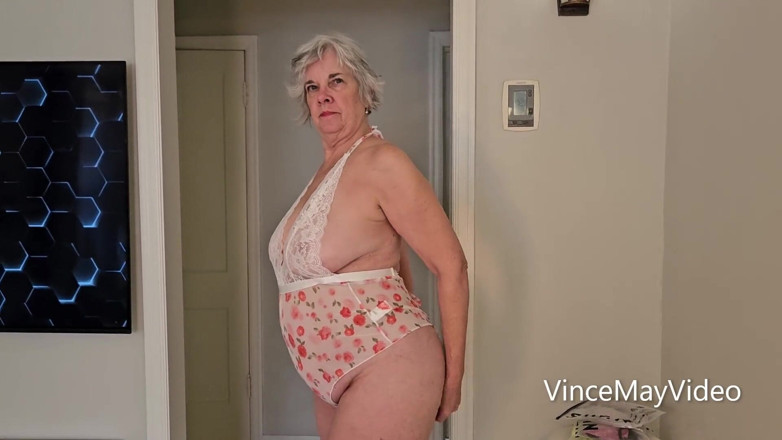 VinceMayVideo: Второе видео примерки нижнего белье для 69-летней горячей бабули с большой шикарной