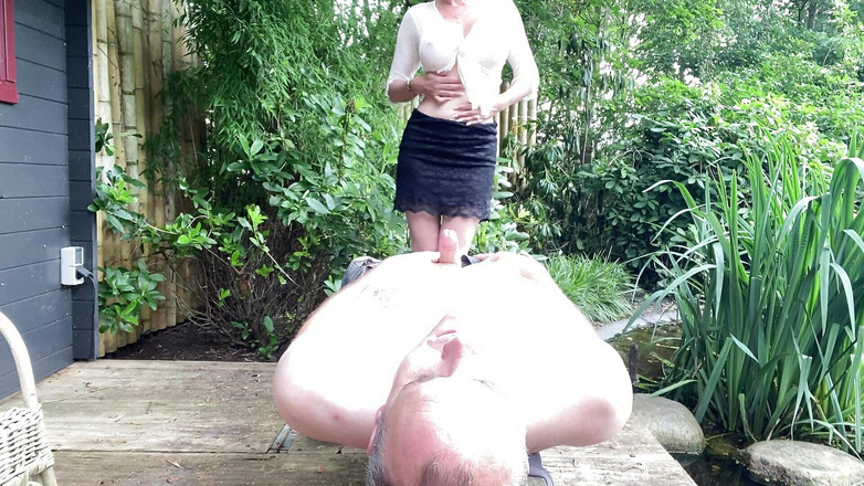 SluttyShanna: Facesitting draußen, ich werde dir meinen goldenen nektar geben