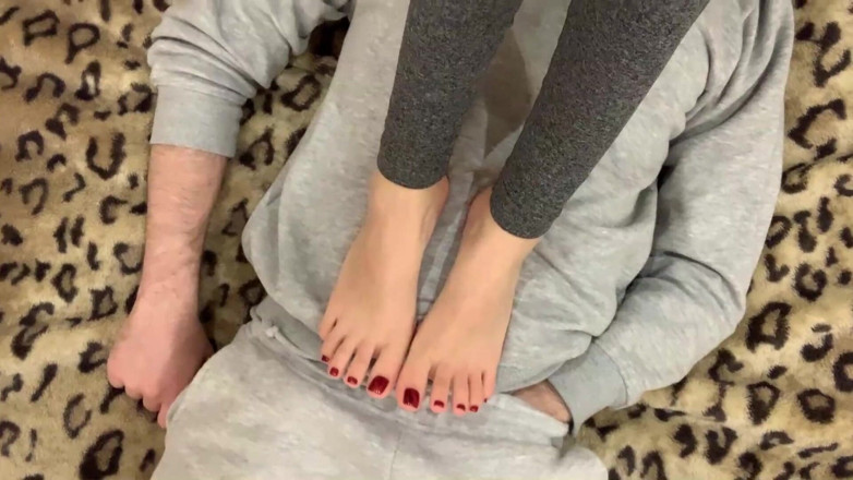 Petite Princesses Femdom: LifeStyle femdom - 素人家庭女性调教（穿着紧身裤骑脸，践踏，吐痰）与情妇kira