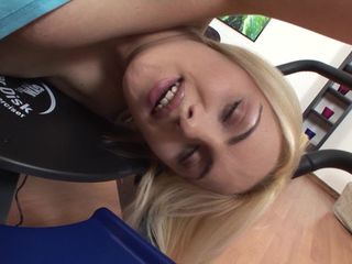 EuroAnalAdventures: blond gospodyni domowa zostaje analnie penetrowana - 2