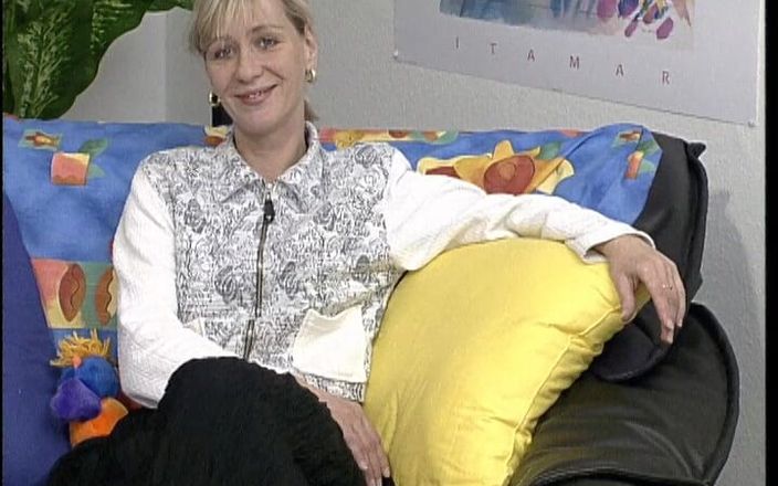 YOUR FIRST PORN: Blondine sexy en lingerie Schwarzen - blonde sexy en lingerie noire