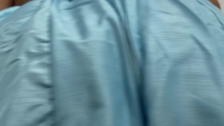 sutralove888: 穿着蓝色宠物服的印度男人并很快了