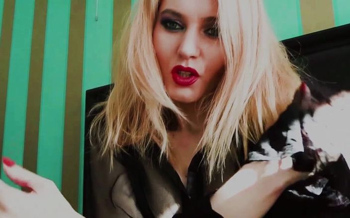 Goddess Celine: Dominasi stoking ketat