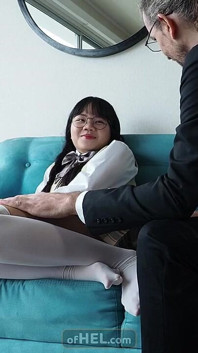 Asiatisches schulmädchen und ihr lehrer - wie man eine pornostar-lektion ist