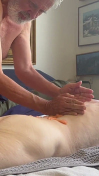 Lomi Lomi Salmon Massage