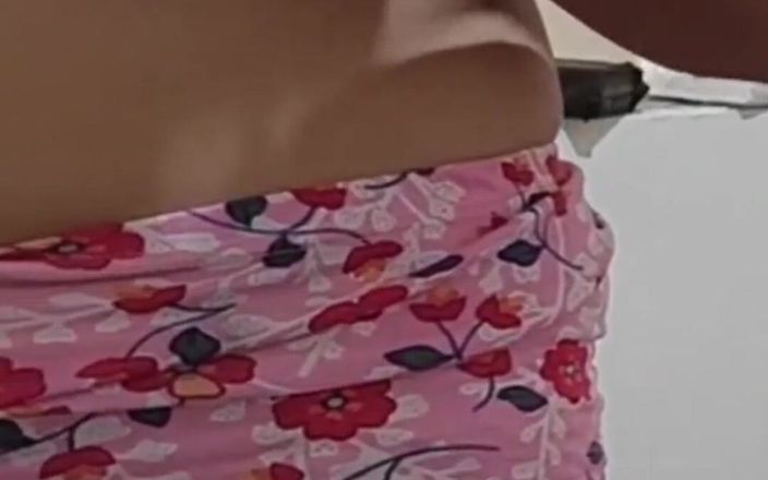 Salma Arab: Ma coloc veut encore me vider la bite