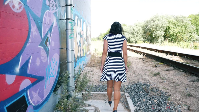 CharmModels: Video glamor lola ash di dinding grafiti