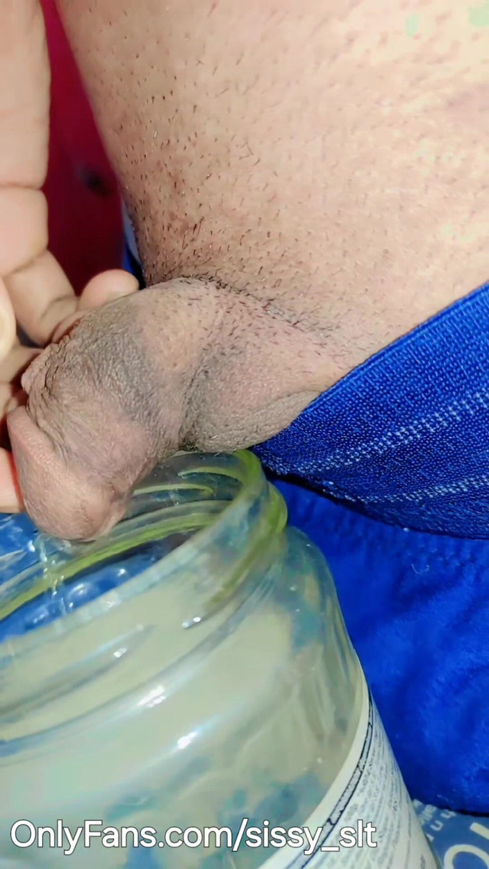 Sissy Bisexual: Minsta Kuk Någonsin Sissy Femboy Onani Och Pissar