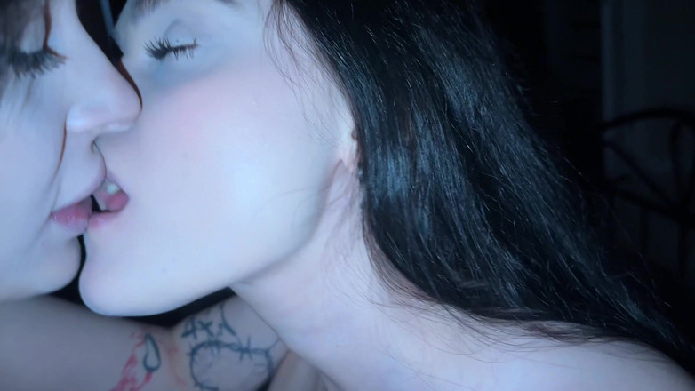 LuchCrush: 狂野的女同性恋剪刀疯狂与我的热辣继妹