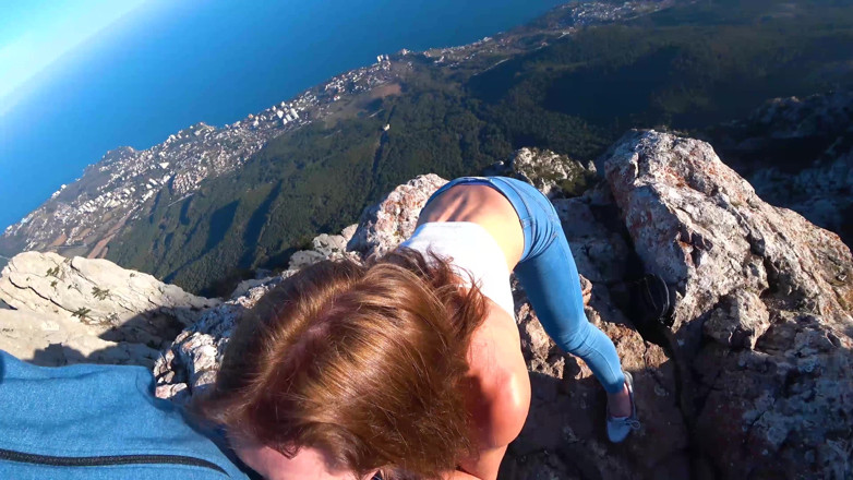 Mia Bandini: Risky fuck on a cliff