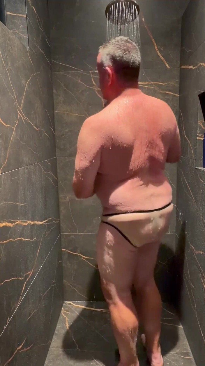 GottaLuvBB: Duşta bazı dolgun kıyafetler