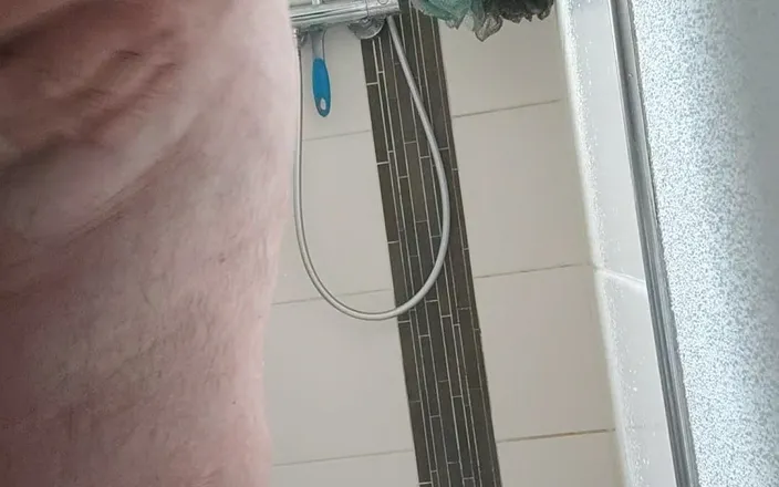 Karlchengeil: In My Bathroom