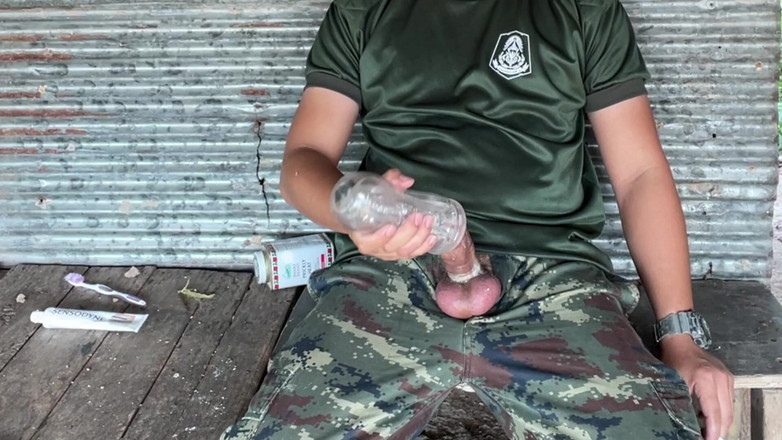 Hiroshi_cr: Возбужденная тайка Solider дрочит и кончает