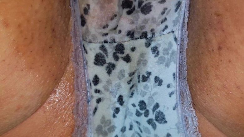 Anna Fire: Så här låter en flytande våt fitta när jag gnuggar...