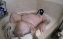 Masked chaser and bear: Гарне відео від першої особи, шалава дає ведмідь у ванні
