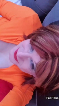 Grande pau inglês crossdresser Lucy Essex CD masturbando