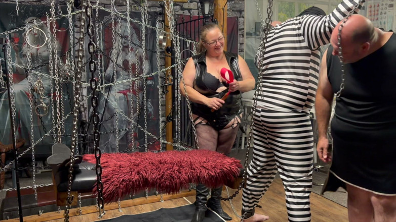 Aaexperiencesltd: Bahagian 1:- Lanista Bear &amp; Domina Satana Digantung Dengan Baik Di Dungeon...