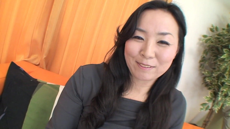 Japan Lust: Japońska milf bawiła się i wierciła do krawędzi