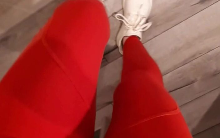 Froilein P: Cewek sange dengan legging merah lagi asik ngentot kontolmu habis-habisan