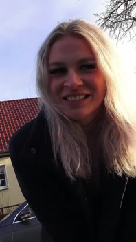 Tysk blond tjej Lisa plocka upp och prata med riskabelt knulla i bilen på allmän plats