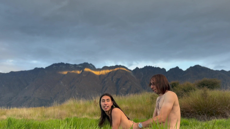 Whoopsy Kiwi: sore hari, gaya doggy &amp; backshot