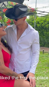 O mamă sexy frumoasă negresă cu fundul mare călărește o pulă uriașă în timp ce soțul ei nu este în jur