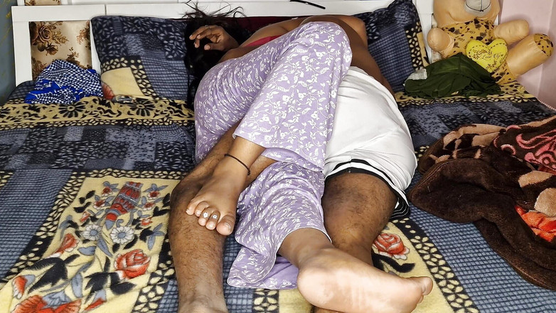 pinki_cute: Індійська товста невістка розважала зятя з гучним стогоном.