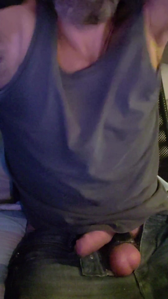 BBIG: Brnha merokok dan merangkap pada baju!