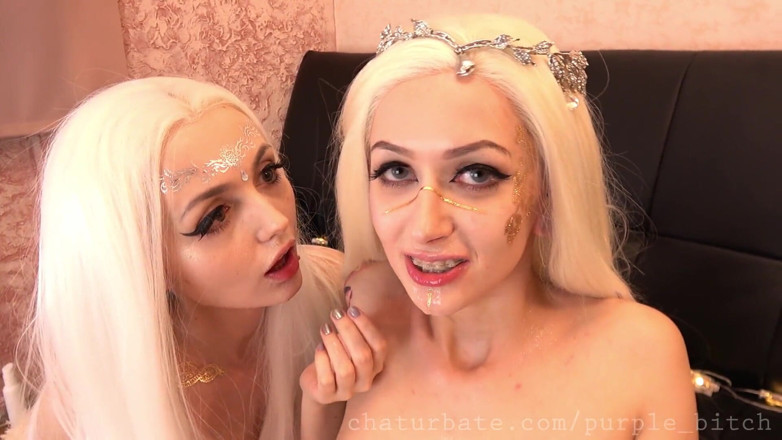 Purple Bitch: Ulat dubur dua awek blonde tembusan berganda