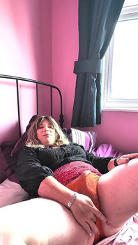 Naked Nikki Shoots Her Cum!