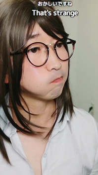 시청자에게 장난을 당하는 섹시한 여교사... 흥분하시나요?