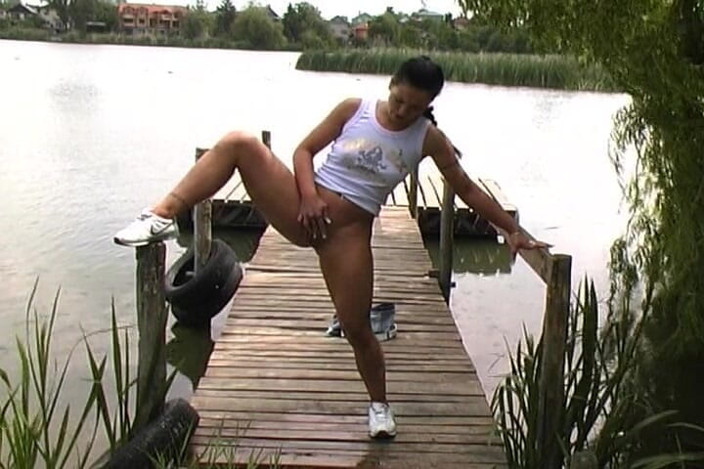 Enjoy German porn: Sessão de xixi com gata alemã que gosta de se...