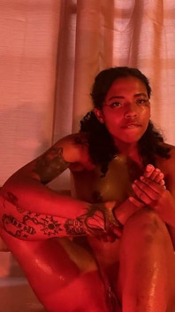 Showering with My Pee Makes Horny