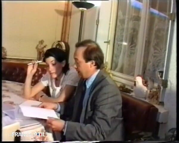 French Family Secrets: Zayıf konsantre bir öğrenci sikişmeye daha istekli!