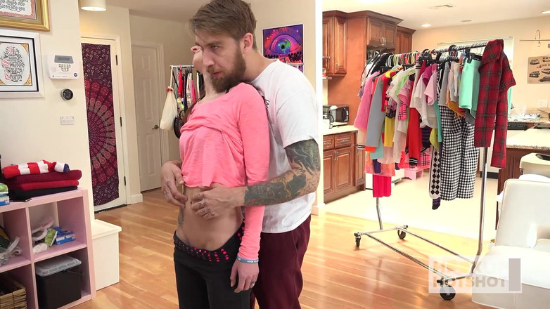 HookUp HotShot-BTS: Bts - Děvka Avery Moon se ptá Bryana Gozzlinga na drsný...