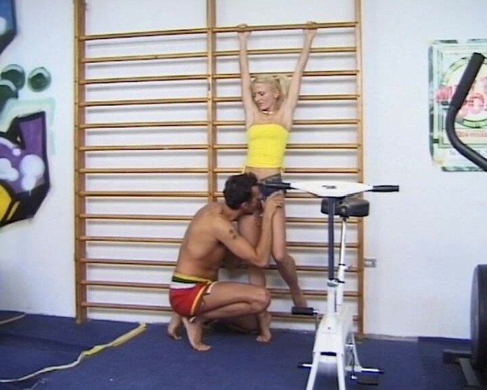 BB Video - Vintage Story: La teen tedesca amatoriale bionda viene scopata analmente # 2