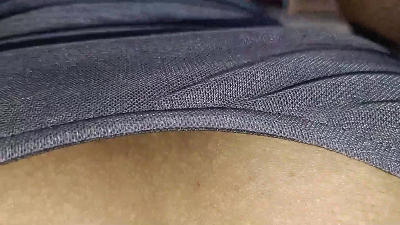 Luxmi Wife: Vysokoškolačka masturbuje doma -1