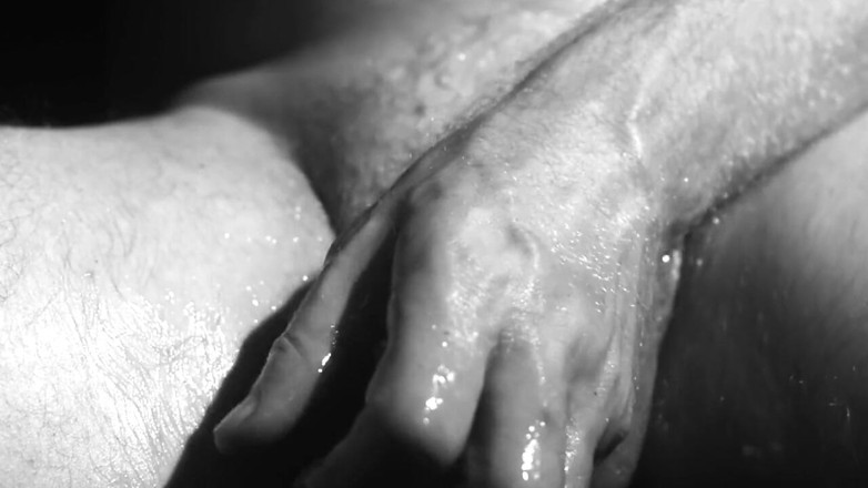 Kane Santiago: Cewek ini lagi asik masturbasi sampai muncrat - close up