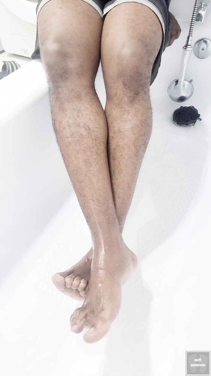 Soft Soleman: Мило мої підошви з протирасовим душем (2025)