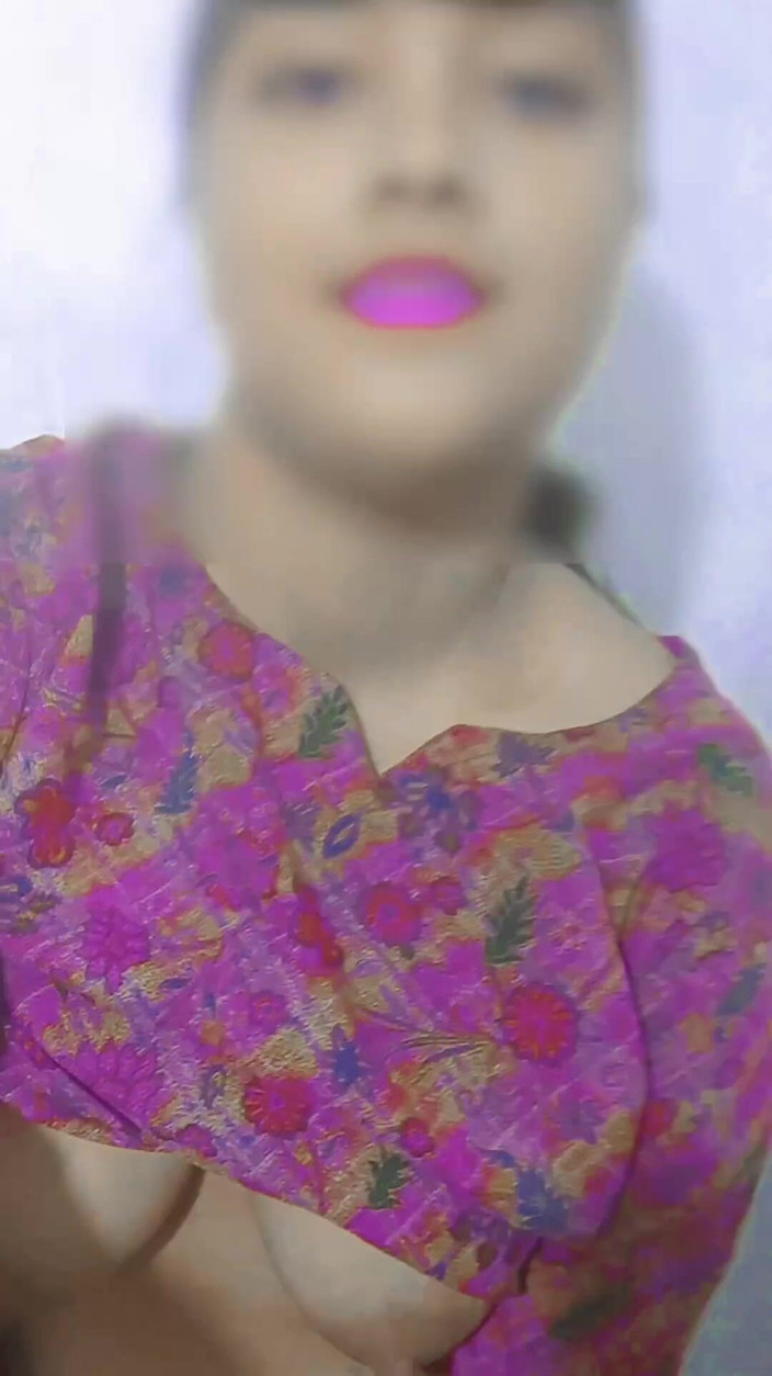 Muscool: Hintli güzel kız sevgilisiyle görüntülü görüşmede parmaklıyor, görüntülü görüşme mms