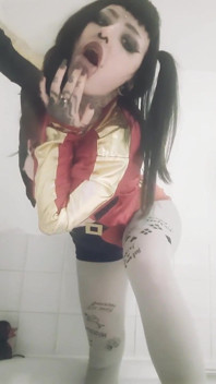 Peeing in Harley Quinn Cosplay!