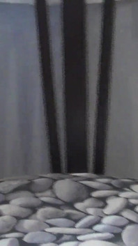 Enorme dildo che entra nella mia bocca