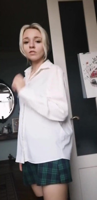 Thoát y xinh đẹp tại nhà