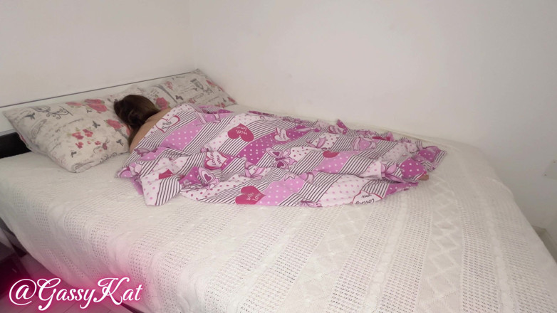 GassyKat: Naked Nap Time: Farting Dreams
