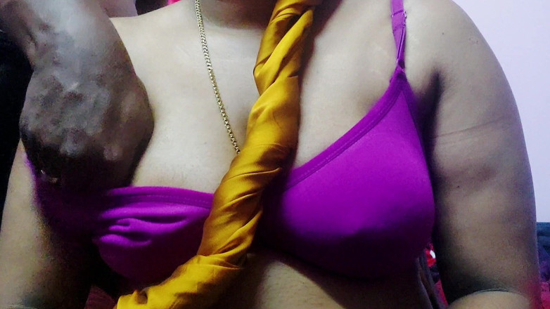 Desi Mohini: Sister-in-law Gave Full Fun Boy