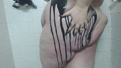 LaLaDelilah: Pintura erótica e show de chuveiro