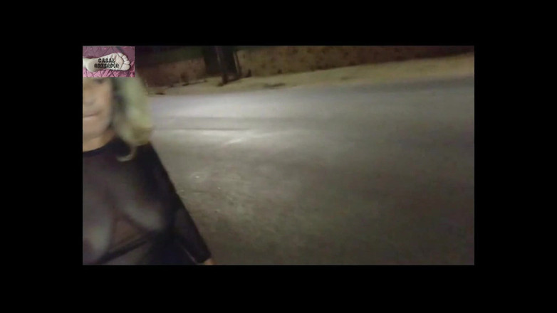 Casal Gresopio films: Mel S’exhibe En Public Sur Le Bord De La Route 13