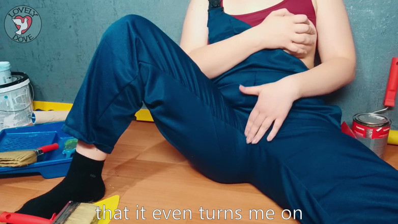 MyLovelyDove: Kurvige Wandmalerin masturbiert bei der arbeit mit pinsel